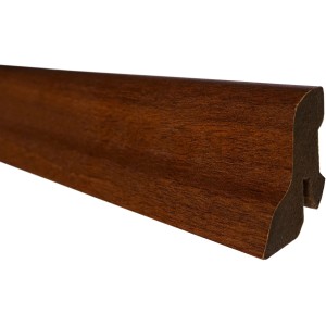 Plinthe classique MDF noyer, 40x22mm, avec passage de câble.