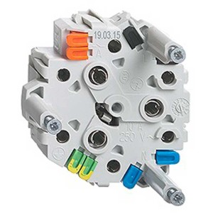 Insert de prise Feller EdizioDue 3x Type13, vue détaillée de l'arrière avec les connexions.