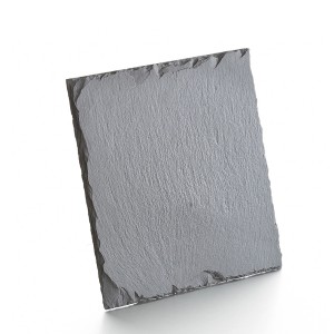 Ardoise carrée, 20x20 cm, comme dessous de plat pour bougies et décorations.