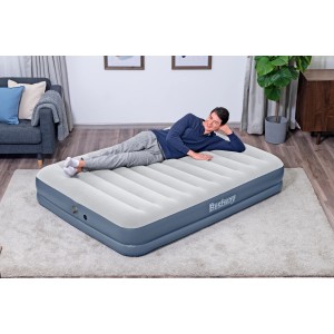 Letto gonfiabile matrimoniale Bestway (204x152x36 cm) con pompa elettrica, ideale per campeggio e casa.