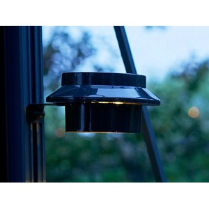 Lampe solaire LED Juliana, noire, pour serres, montée sur un cadre.