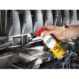 Anwendung von Professional Silikonspray EasySpray 400ml zur Schmierung von Maschinenteilen.