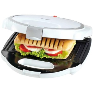 Tostapane per sandwich Trisa Tasty Toast bianco con sandwich.