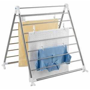 Stendibiancheria da vasca Wenko Profi in acciaio inox con bucato steso.
