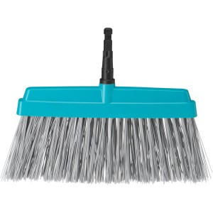 Scopa per terrazzi Gardena combisystem, larghezza 32 cm, con setole in plastica robuste e corpo blu.