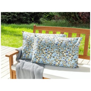 Beliani Coussins de jardin Valloria, lot de 2, avec motif floral bleu sur banc de jardin.