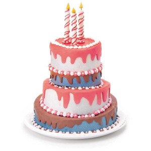 Gâteau en polystyrène avec bougies, idéal pour le bricolage et la décoration avec la technique du serviettage.