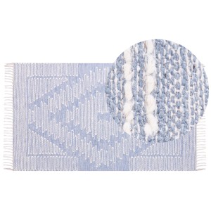Tapis bleu en coton (80x150 cm) avec motif géométrique et franges.