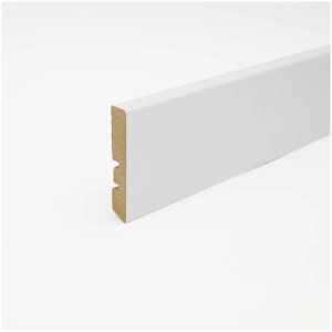 Plinthe blanche filmée, 56x10 mm, longueur 2,4 m. Idéale pour la finition des sols.