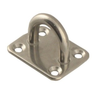 Piastra ad occhiello quadrata 35x40 mm in acciaio inox per fissaggi versatili.