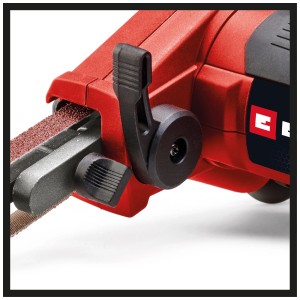 Dettaglio della levigatrice a nastro Einhell TC-BF 500 E con nastro abrasivo e comandi.
