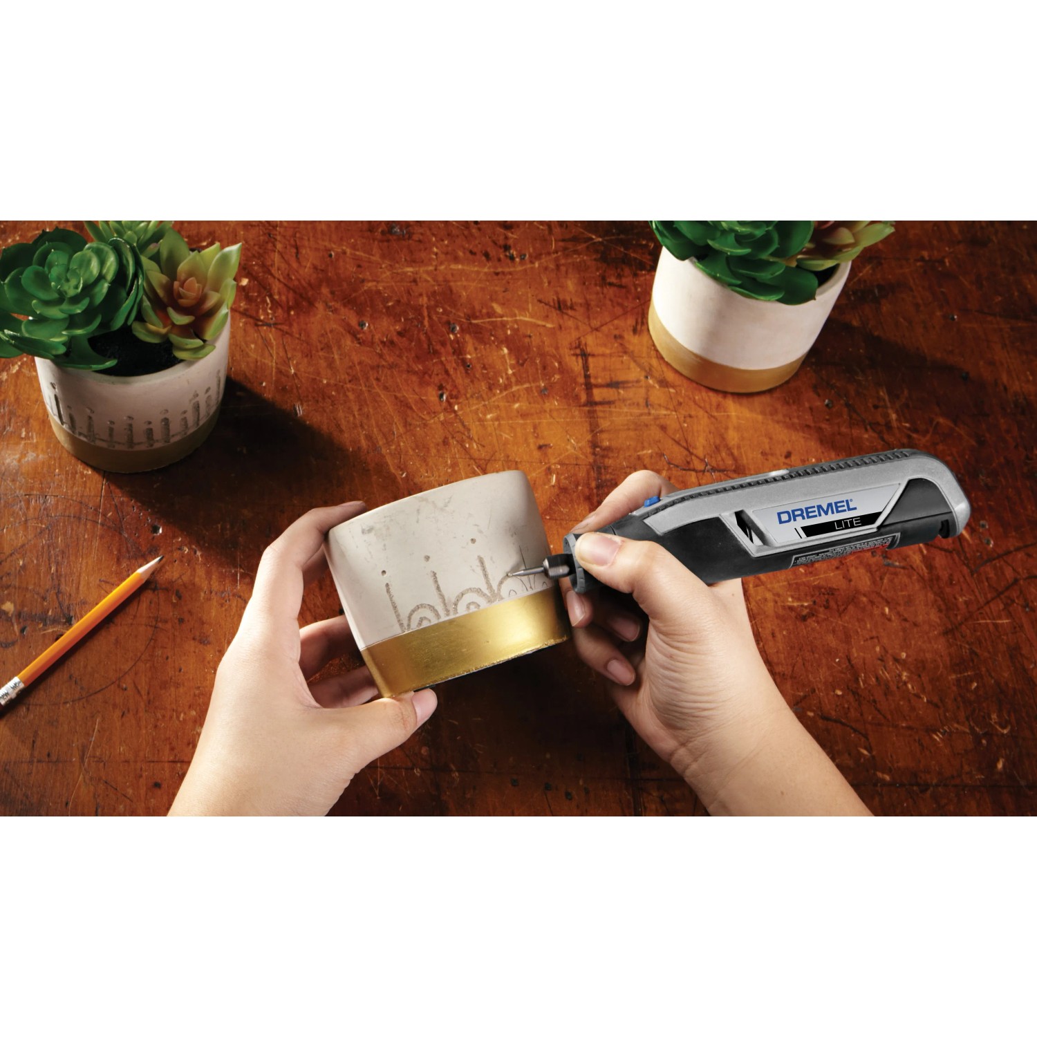 Dremel Lite 7760 Outil Multifonction Sans Fil 3.6V + 15 Accessoires + Mandrin 4486