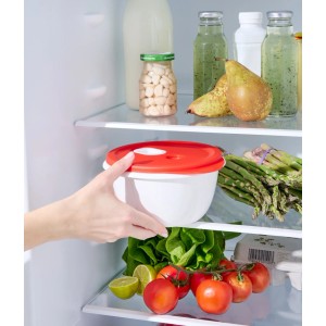 Ciotola per microonde Rotho Micro Clever 1,6 l papaya in frigo con cibo.