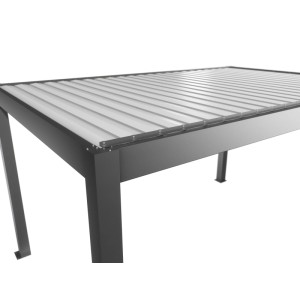 Detailansicht der Biohort Pergola 3x3,5m in Quarzweiß, Terrassenüberdachung mit Lamellen.