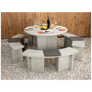 Ensemble de jardin Nouvel Gandria en granit gris avec table ronde et bancs incurvés.