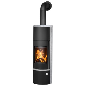 Justus Faro Aqua 2.0 Kaminofen mit Speckstein, schwarz-grau, 8,5 kW. Zeitbrandofen mit Flammen.