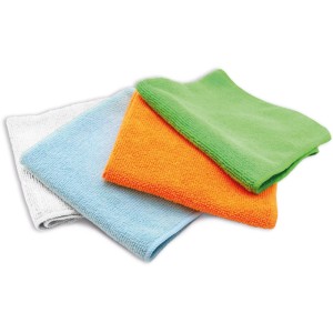 Quatre chiffons microfibres Peggy Perfect (blanc, bleu, orange, vert) pour un nettoyage sans traces.