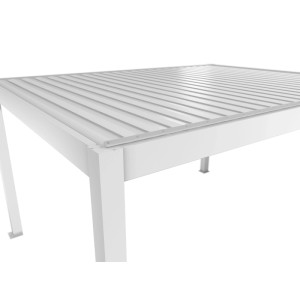Dettaglio della pergola Biohort bianca 4,5x3,5m con tetto a lamelle.