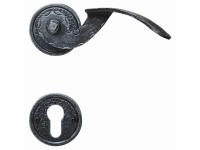 Schmiedeieserne Drücker-Garnitur Modell Exklusiv mit Rund-Rosette