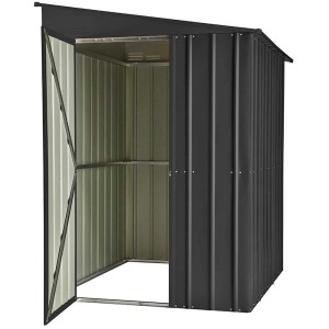 Abri de jardin anthracite M-Schuppen 5x8 avec porte coulissante ouverte et étagères.