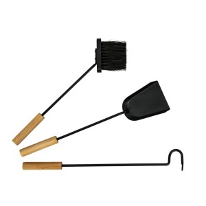 Set d'accessoires de cheminée Valo Göteborg, 3 pièces, noir avec manches en bois : pelle, balayette et tisonnier.