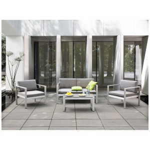 Ensemble de meubles de jardin gris clair : banc de jardin Beliani Salerno avec coussins, fauteuils et table.