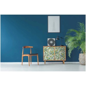Dekoriertes Sideboard mit D-c-fix Klebefolie Lorina im Wohnraum, 45 cm x 2 m.