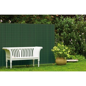 Telo verde in PVC (180x300cm) per la privacy in giardino con panca bianca e piante.