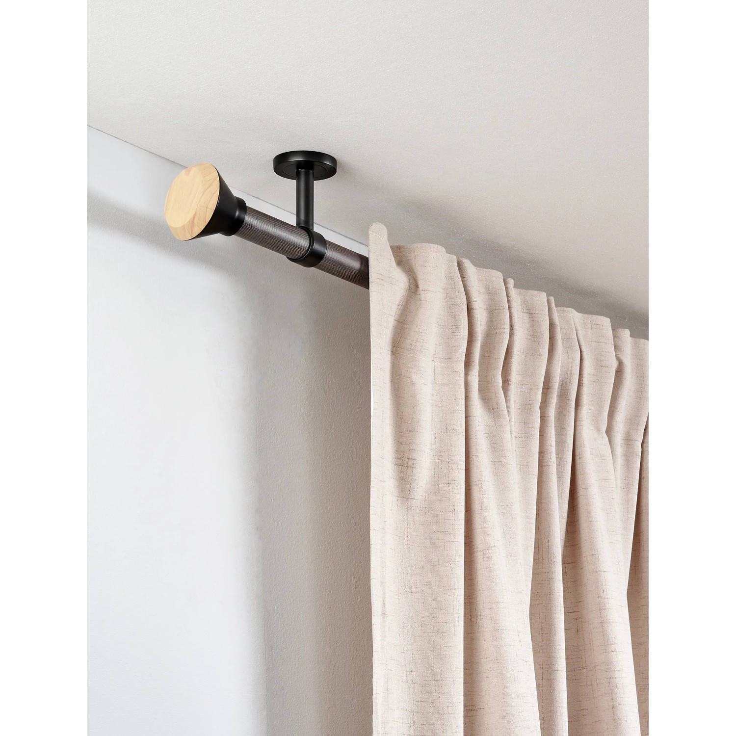 Kemmie Asta Per Tenda Telescopica 2,5 Cm Con Terminali A Urna - Regolabile Da 182,9 A 365,8 Cm - Colore Nero