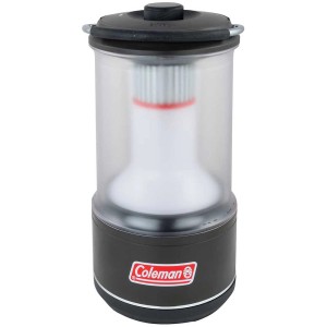 Lanterna da campeggio a LED BatteryGuard 800 lm di Coleman con vetro in policarbonato infrangibile.