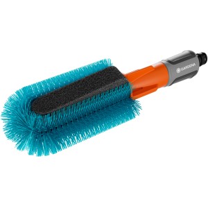 Brosse pour vélo Gardena Cleansystem bleue avec poils et éponge pour le nettoyage du vélo.