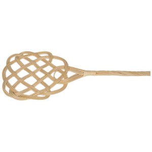 Batteur à tapis en bois clair tressé pour le nettoyage des tapis.