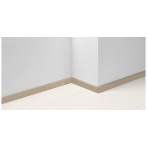 Angolo con battiscopa Parador SL 3 D149 rovere montato, 40x16x2200 mm.