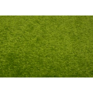 Gros plan du tapis Denver vert clair, vendu au mètre. Velours doux en vert frais.