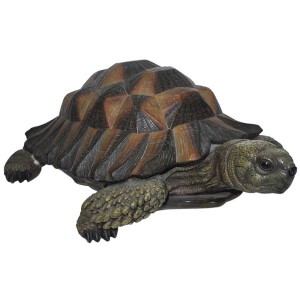 Detailreiche Deko-Schildkröte aus Polyresin von Vivid Arts für Garten & Haus.