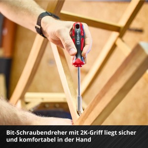 Tournevis à embouts Einhell avec poignée 2K en utilisation, faisant partie du coffret d'outils de mécanicien.