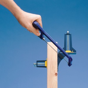 Serre-joint d'angle LUX Classic fixant le bois à un angle de 90°.