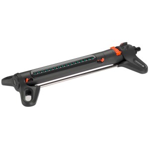 Arroseur oscillant Gardena AquaZoom M pour l'arrosage du gazon, portée et largeur réglables.