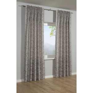 Sciarpa Bennetti color tortora con motivo Jacquard, 140x245 cm, decorata come tenda per finestra.