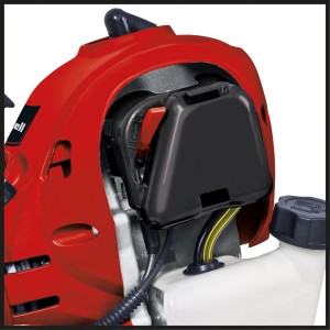 Gros plan : Débroussailleuse à essence rouge Einhell GC-BC 25/1 I AS avec filtre à air noir et réservoir blanc.