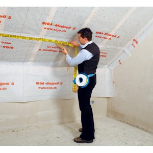 Applicazione del nastro Sicrall 60 (40m) per il fissaggio dell'isolamento interno.