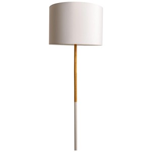 Näve Lampadaire Tessile : Lampe design avec abat-jour textile blanc et détails en bois, hauteur 150 cm.