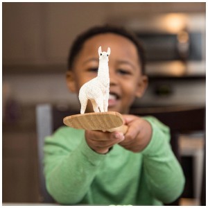 Figurine Schleich Lama, jouet détaillé pour enfants, faisant partie de l'univers Farm World.