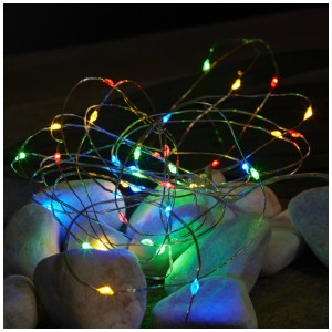 Guirlande lumineuse LED Star Trading Dew Drop, 40 LED multicolores sur des pierres, usage intérieur.
