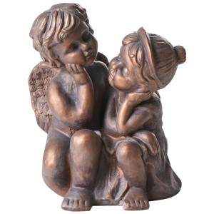 Gartenfigur Damaro: Zwei braune Kinderfiguren aus Magnesiumoxid, handgefertigt, mit Used-Look-Finish.