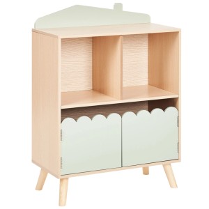 Étagère enfant Lackey en forme de maison, aspect bois avec portes vert clair et pieds en pin. Idéale pour les livres.