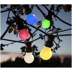 Guirlande lumineuse LED de fête colorée avec des ampoules bleues, vertes, rouges, jaunes et blanches à l'extérieur.