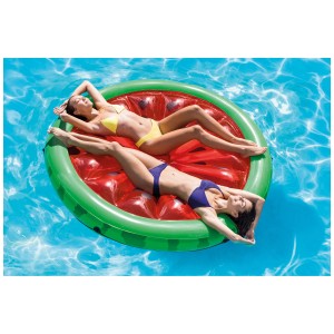 Materassino gonfiabile Intex Watermelon Island con due donne in piscina.