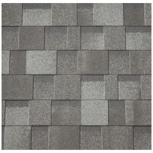 Gros plan de bardeaux de toiture Pletscher couleur ardoise pour abris de jardin.