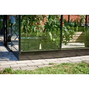 Châssis de fondation Halls pour serre Qube 66, acier noir. Gros plan.